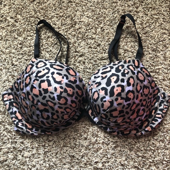 Victoria’s Secret Fabulous Plunge Bra - Picture 1 of 5
